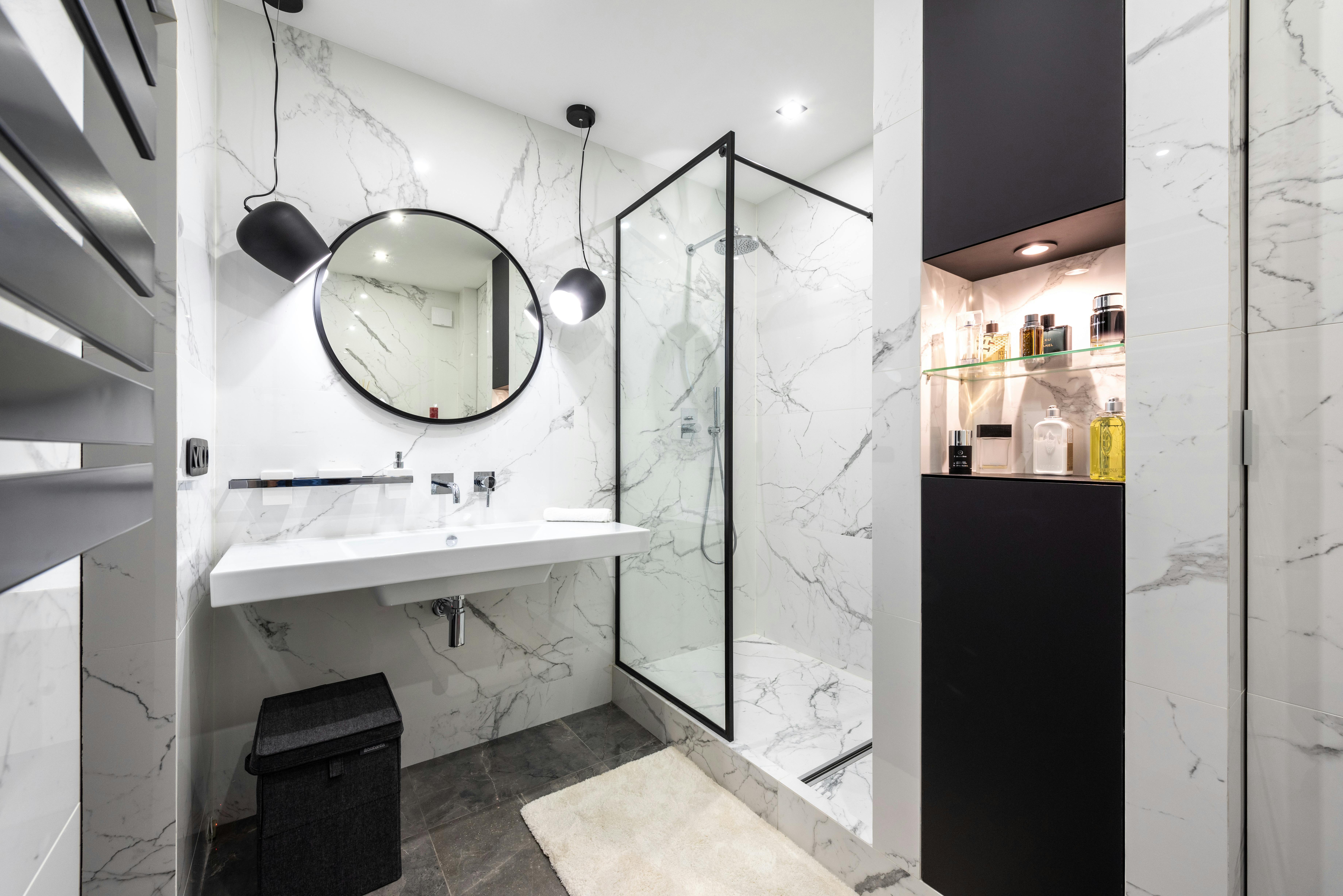 Sonni LED Spiegelschrank – Beleuchtung und Stauraum perfekt kombiniert